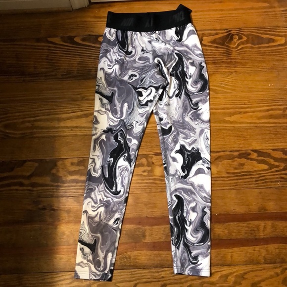 Nike brand new leggings - Picture 2 of 2